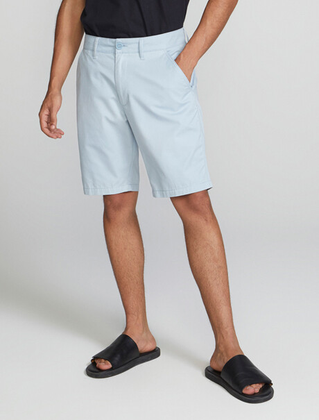 BERMUDA RECTA ESTILO CHINO EN LINHO CELESTE