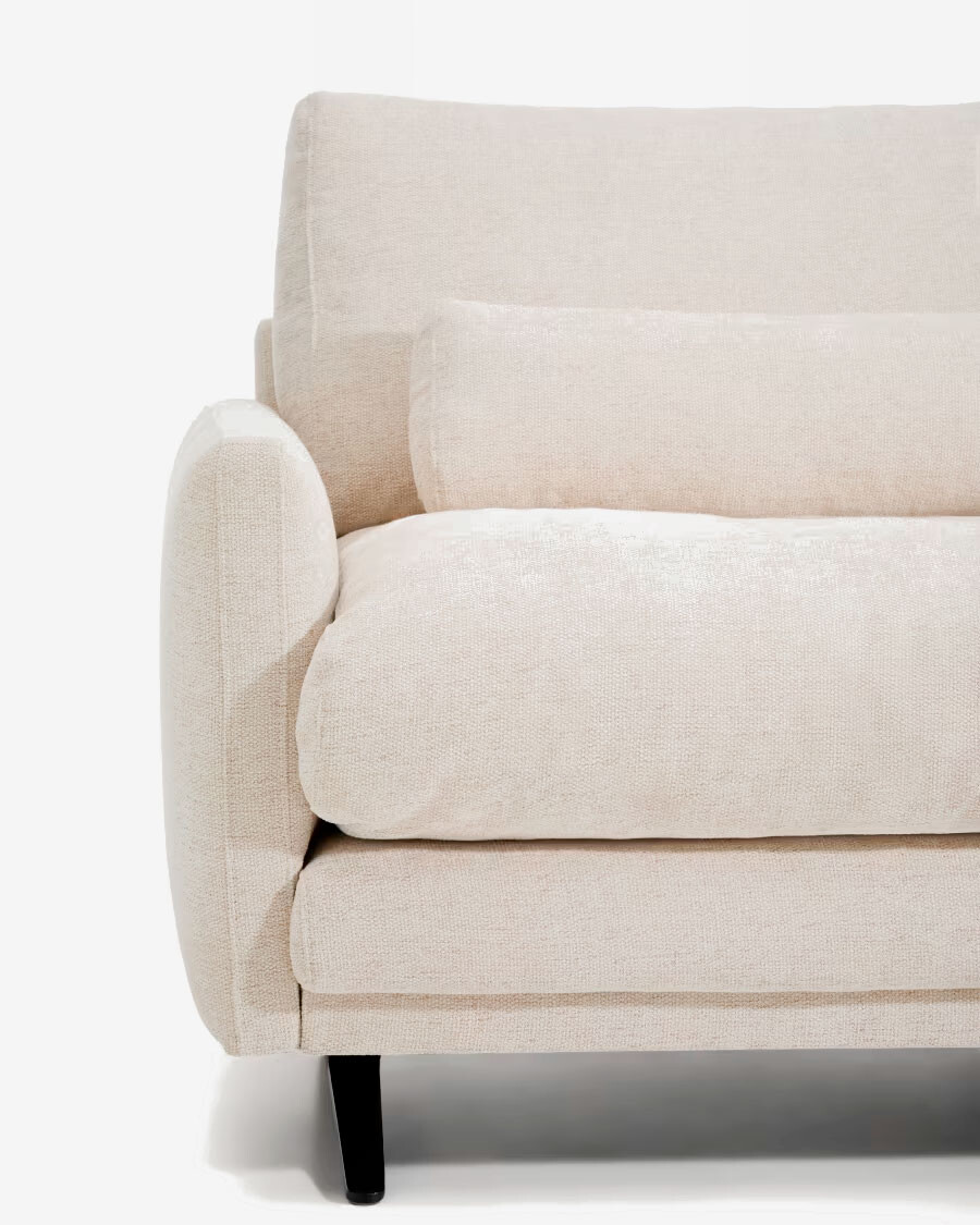 Sofá Veliro 3 plazas de chenilla beige y patas de acero con acabado negro 240 cm FSC Mix Credit Sofá Veliro 3 plazas de chenilla beige y patas de acero con acabado negro 240 cm FSC Mix Credit