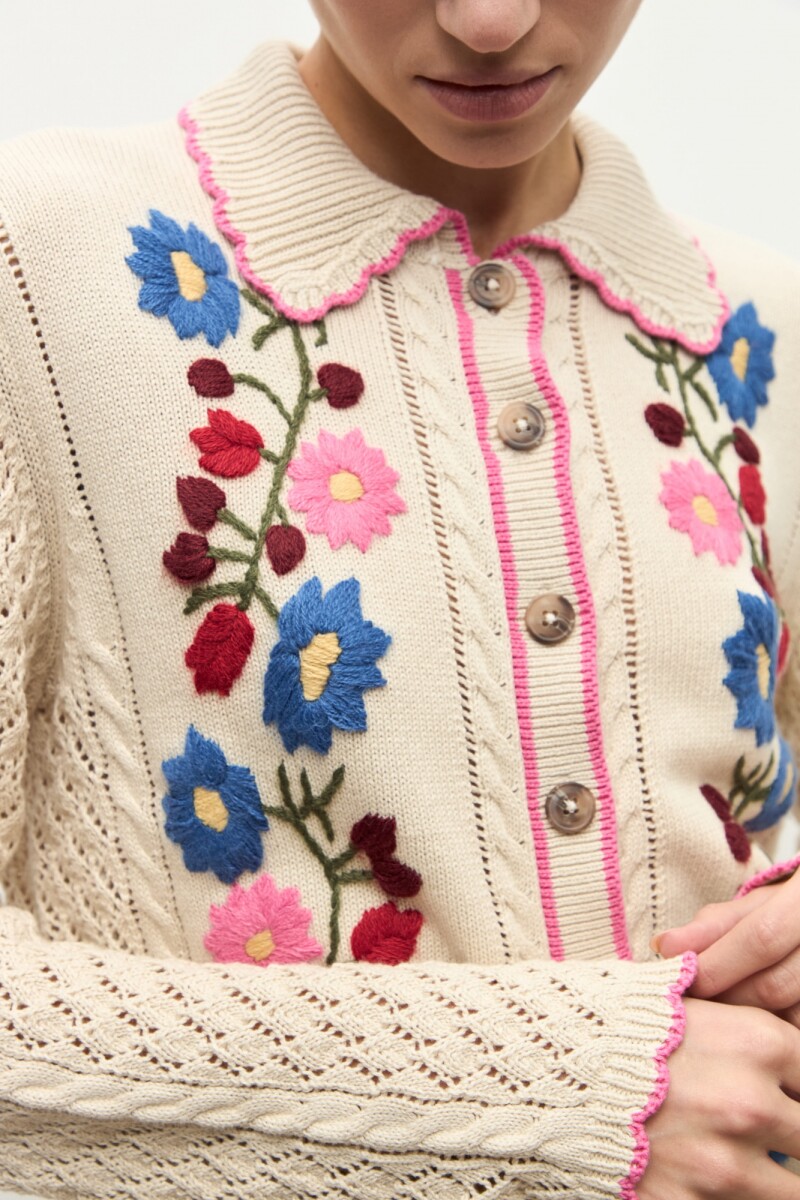 Cardigan bordado floral beige