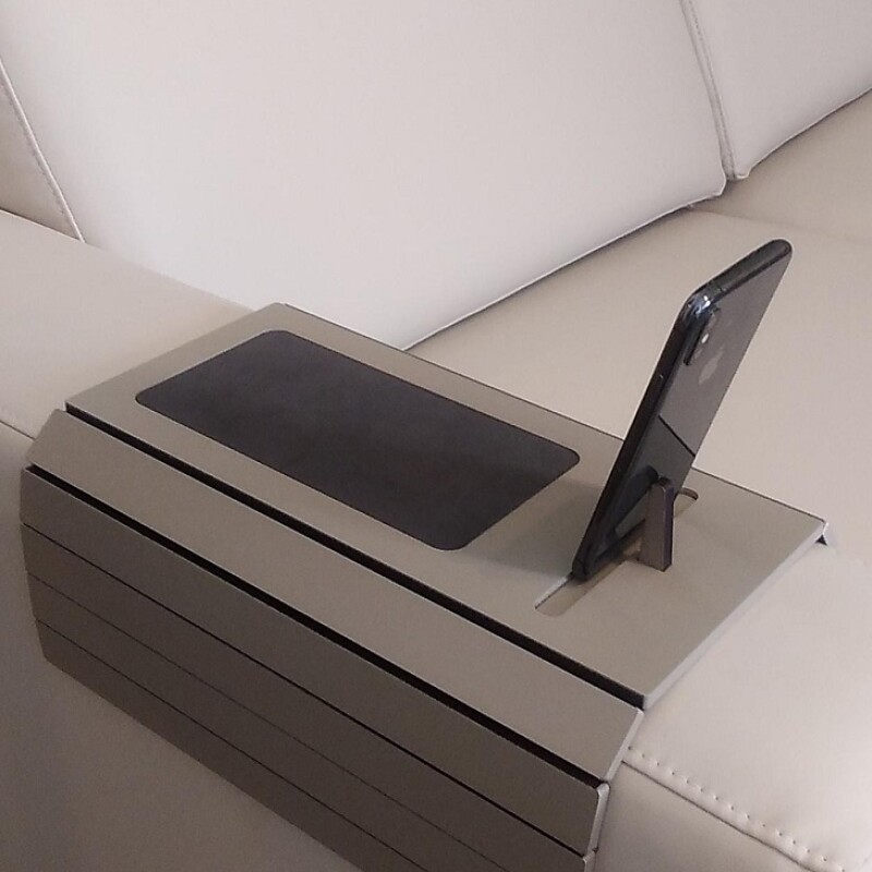 BANDEJA PARA SOFA - CON PORTA TELEFONO - FENDY BANDEJA PARA SOFA - CON PORTA TELEFONO - FENDY