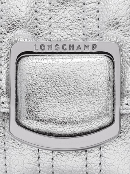 Longchamp -Sobre de cuero con solapa, Brioche Plateado