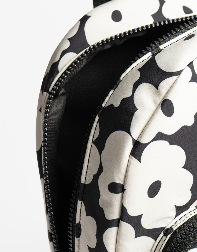Mochilas Urbanas Nylon Mochila Flores En Material Reciclado - Estampado Flores