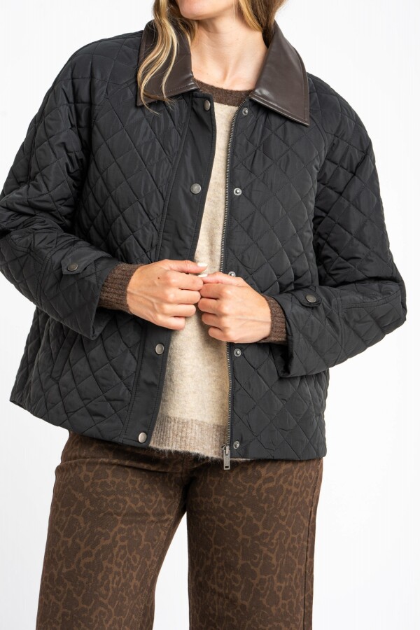 Campera Capitoneada Cuello Negro