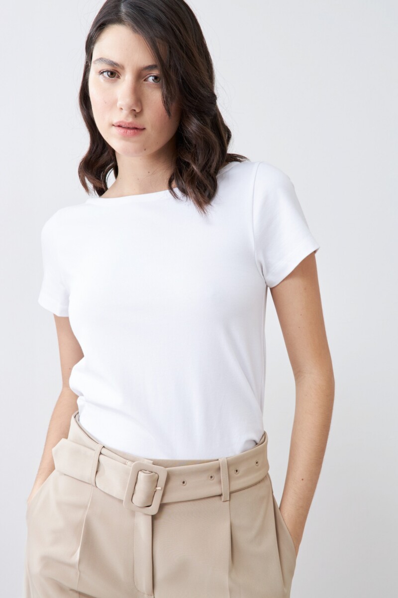 Remera escote bote blanco