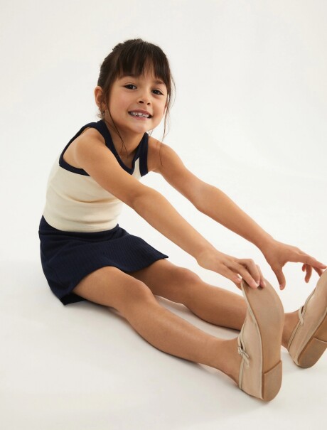 CONJUNTO INFANTIL DE FALDA SHORT CON BORDADO AZUL