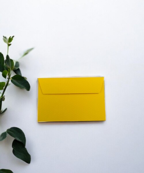 Sobre color 120 grs 6,5x10 cm. AMARILLO