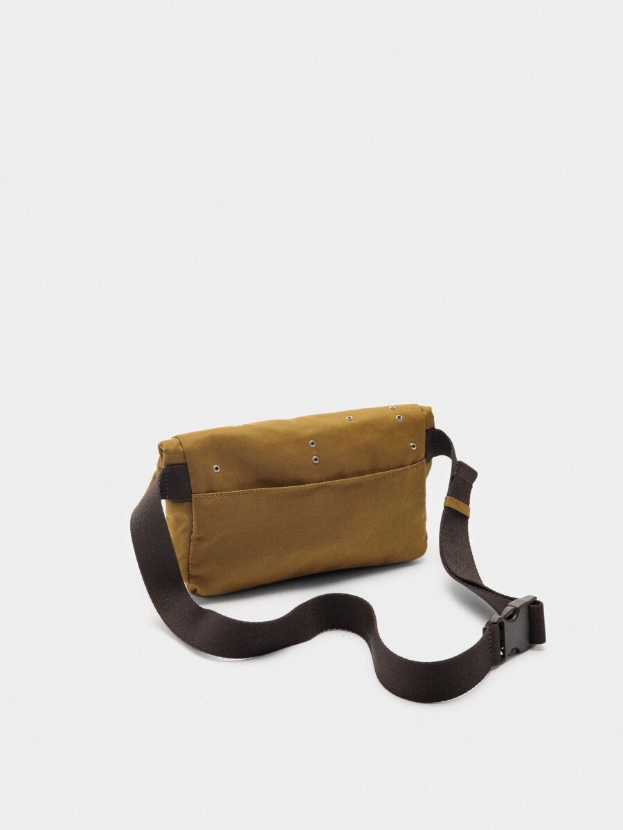 Riñonera De Nylon Con Tachuelas camel