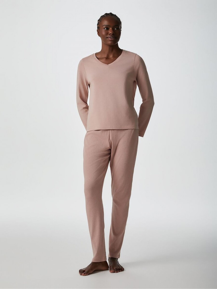 PIJAMA CON PANTALÓN LARGO - ROSADO 