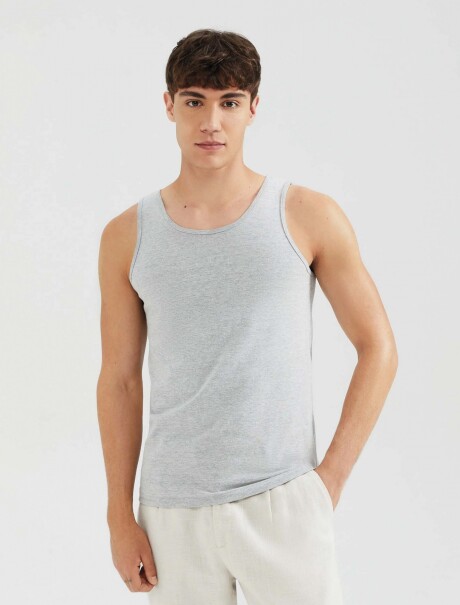 MUSCULOSA BÁSICA MASCULINA GRIS