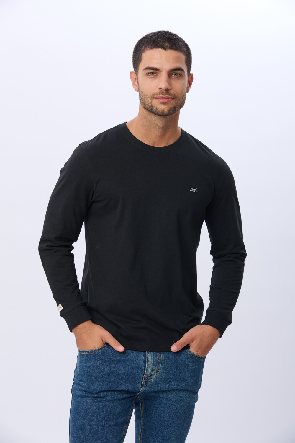 REMERA BÁSICA DE ALGODÓN Negro