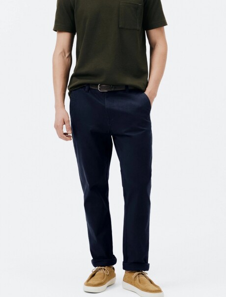 PANTALÓN MODELO CHINO SLIM AZUL