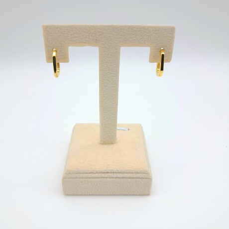Par de aros de plata 925 con baño de oro amarillo. Par de aros de plata 925 con baño de oro amarillo.