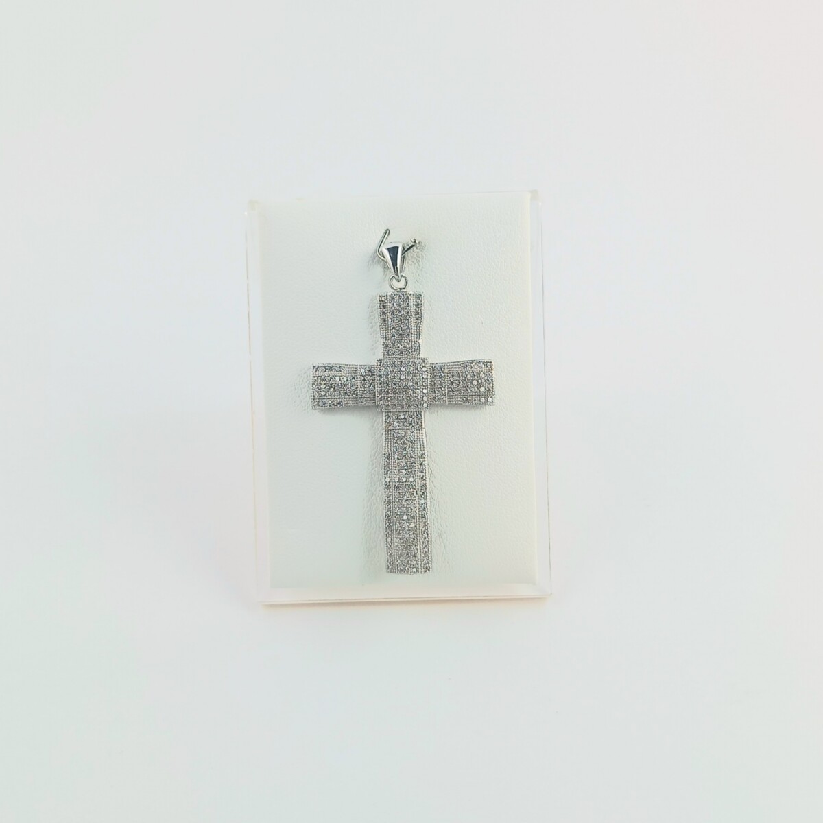 Cruz de plata 925 con circonias. 