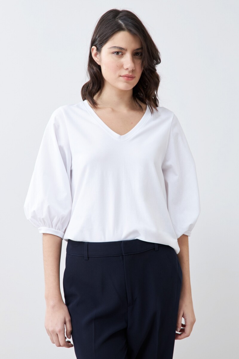 Remera escote en V con mangas balloon blanco