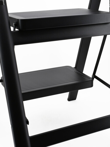 ESCALERA PLEGABLE DOS PELDAÑOS NEGRO