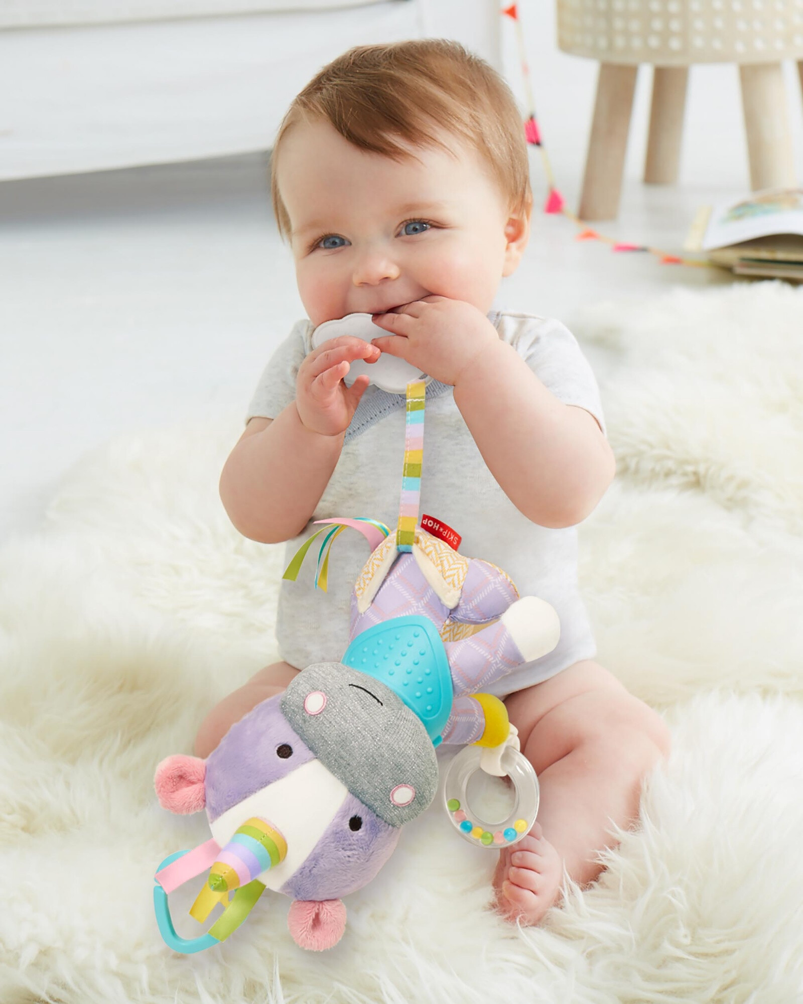 Peluche colgante multisensorial, diseño unicornio Peluche colgante multisensorial, diseño unicornio