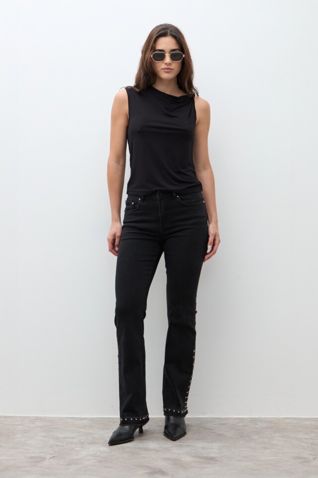 Top con escote torneado negro