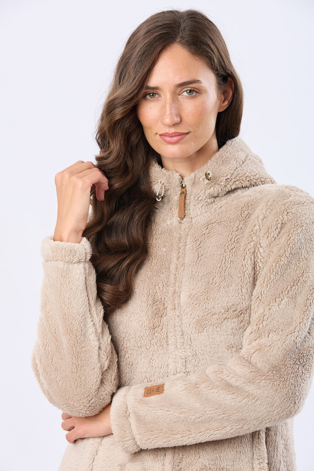 CAMPERA CON CAPUCHA SHERPA Beige Oscuro