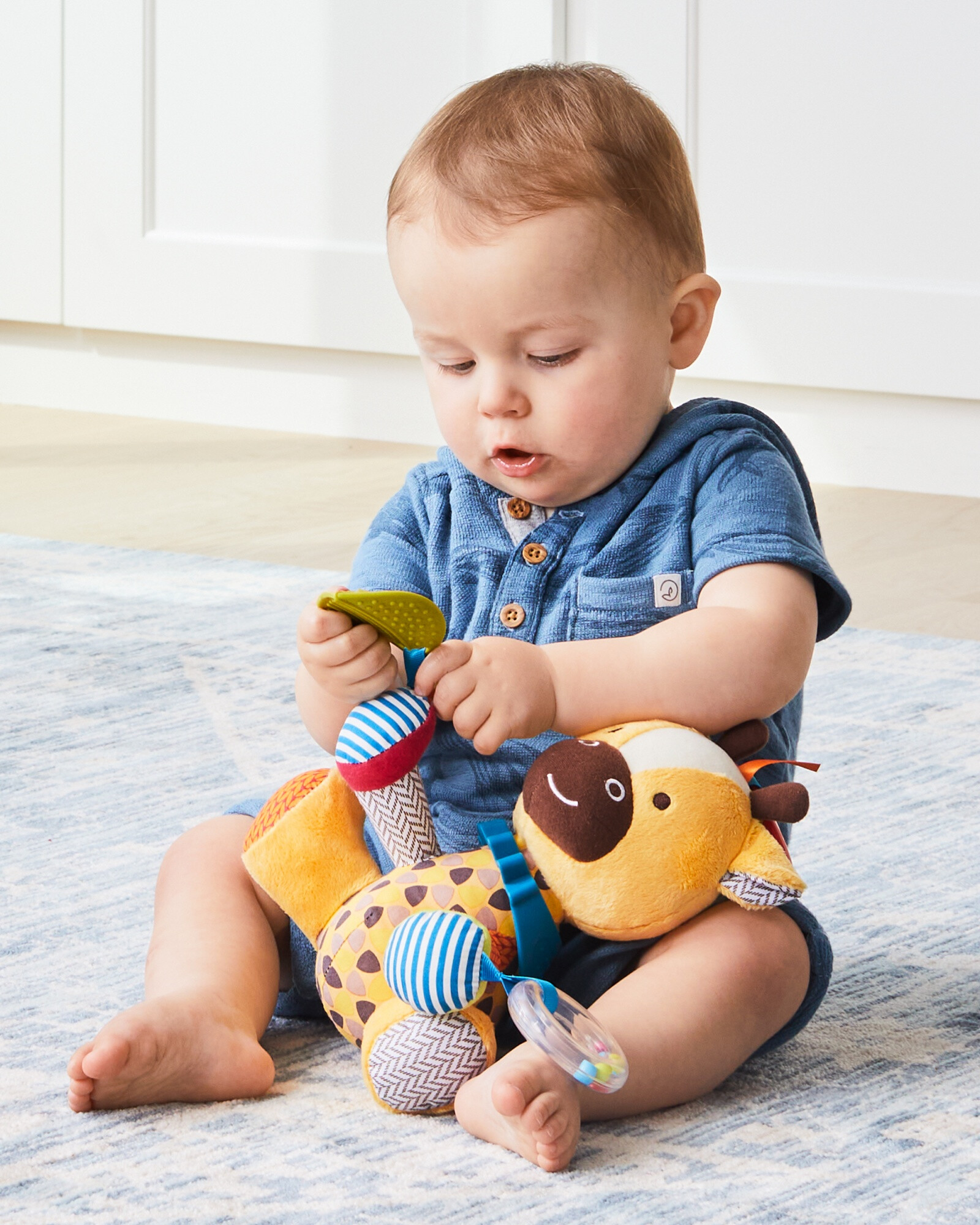 Peluche colgante multisensorial, diseño jirafa Peluche colgante multisensorial, diseño jirafa