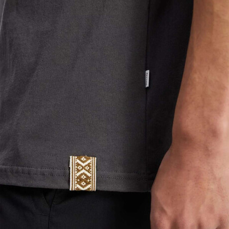 Remera Rhythm Woven Vintage Negro
