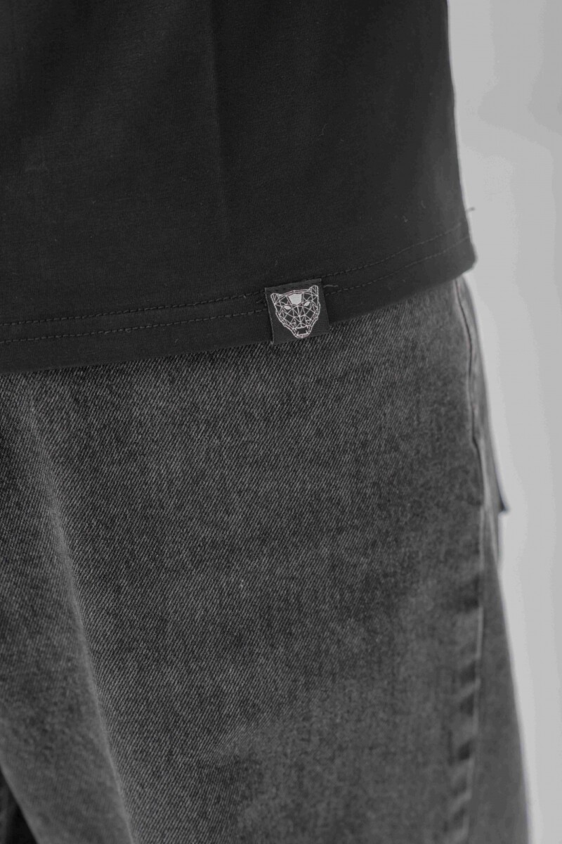 Remera Baticano Negro