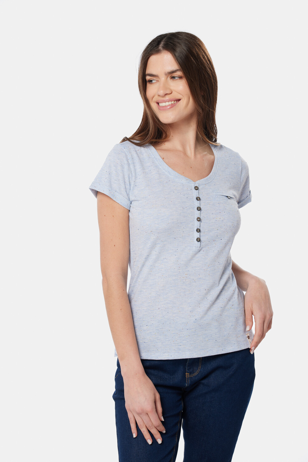 REMERA CON BOTONES Celeste