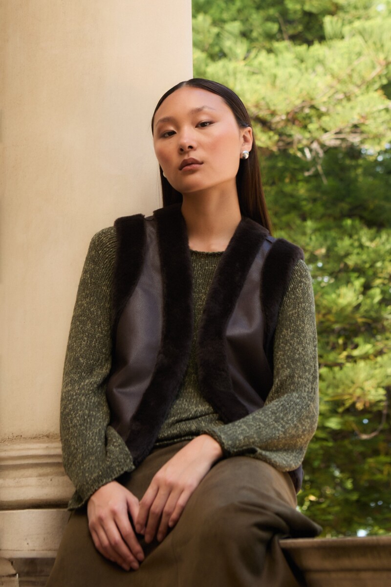 Chaleco con piel reversible - chocolate 