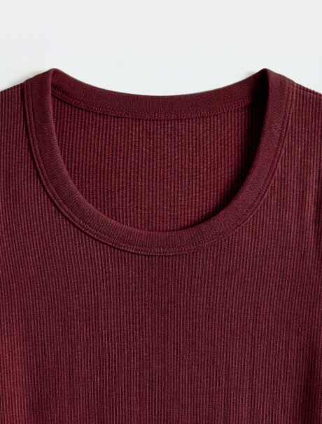 CAMISETA MANGA LARGA ACANALADA - NEGRO BORDEAUX