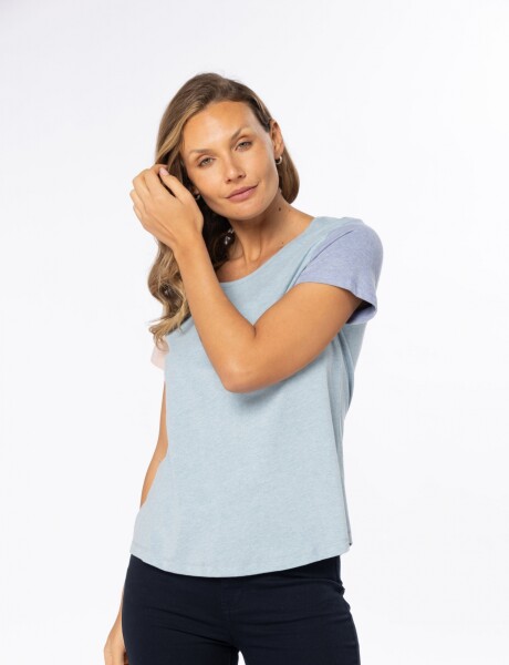 REMERA BLOQUE DE COLOR Celeste