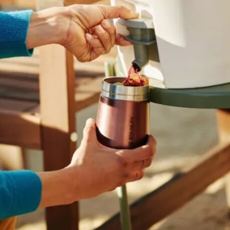 Conservadora con dispensador Stanley 7.6L Adventure Verde