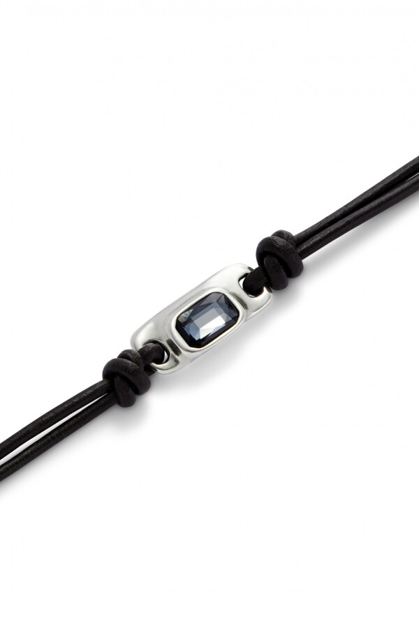 PULSERA DE CUERO BAÑADA EN PLATA DE LEY CON CRISTAL GRIS Pulsera
