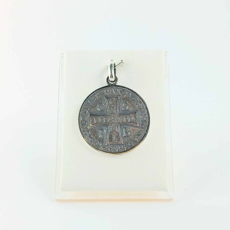 Medalla religiosa de plata 925, San Benito. Medalla religiosa de plata 925, San Benito.