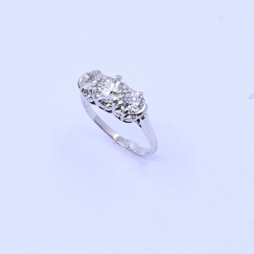 Anillo oro 18k blanco con 3 brillantes Anillo oro 18k blanco con 3 brillantes