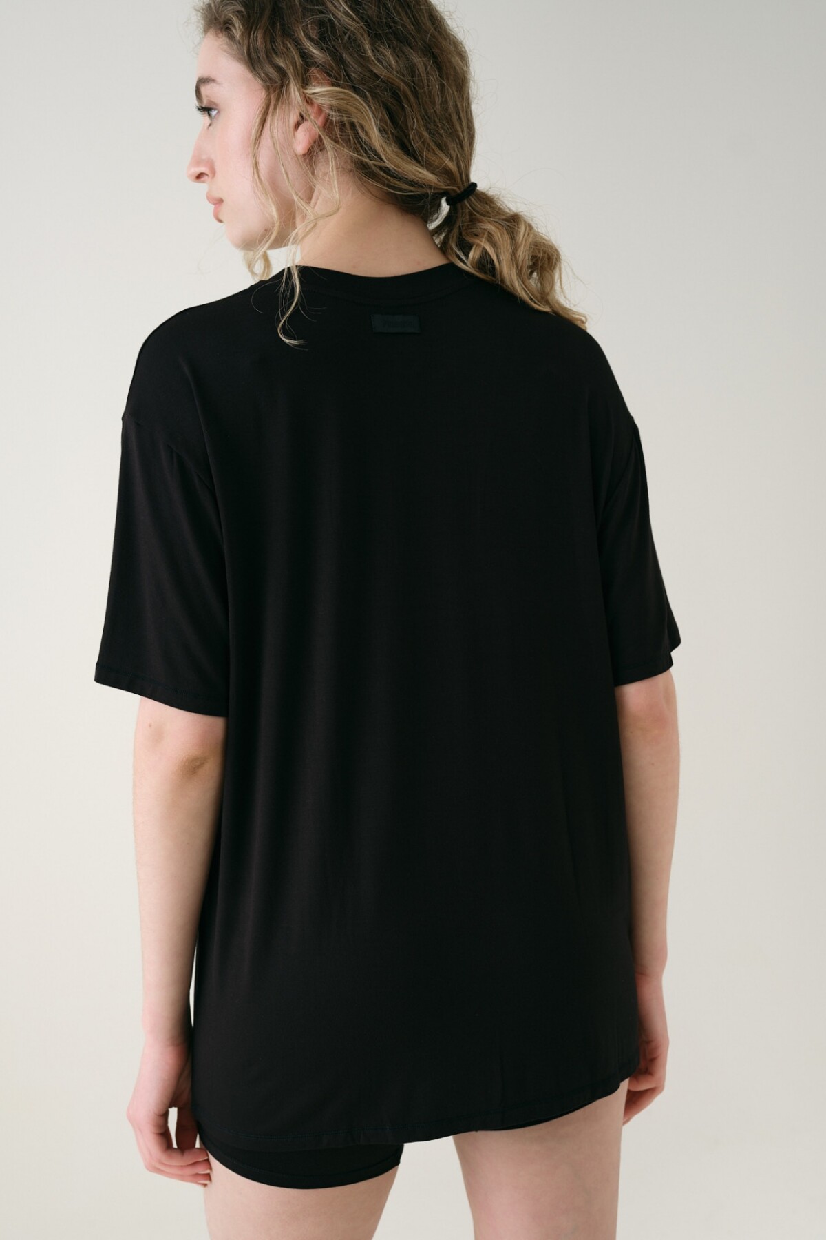 Remera Oversize Viscosa Negro