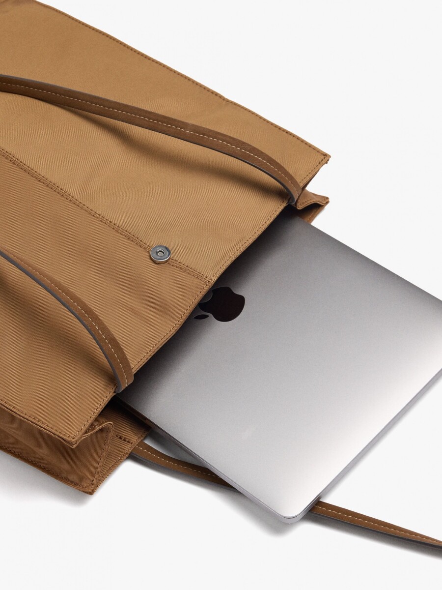 Bolso De Nylon Para Portátil 15" Con Colgante camel