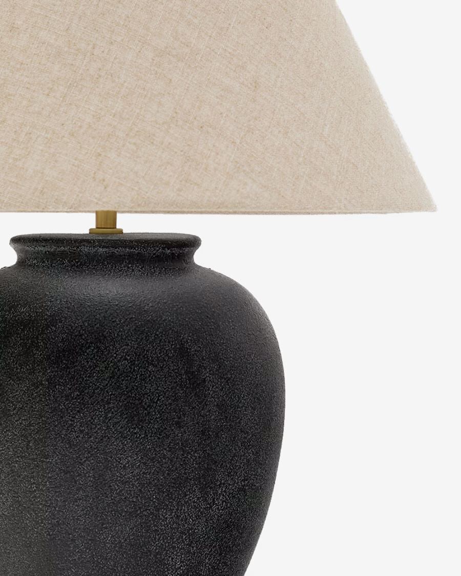 Lámpara de mesa Mercadal de cerámica con acabado negro Lámpara de mesa Mercadal de cerámica con acabado negro