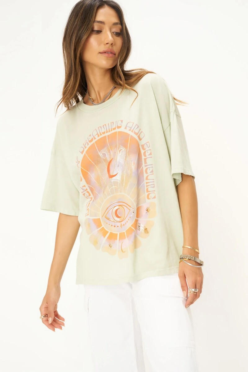 REMERA NEVER STOP DREAMING 