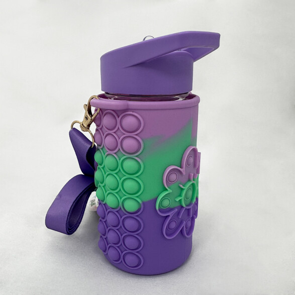 Botella infantil antiderrames con sorbito + pop it 444ml TV0572