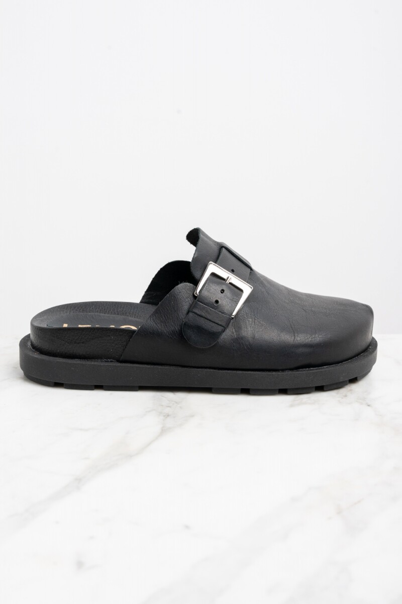 Zueco Cuero Negro