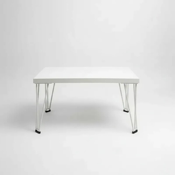 Mesa Ratona blanca con patas de metal - PRODUCTO CON DETALLES Mesa Ratona blanca con patas de metal - PRODUCTO CON DETALLES