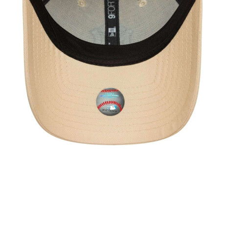Gorra Team Outline 9Forty Neyyan Unisex Crema