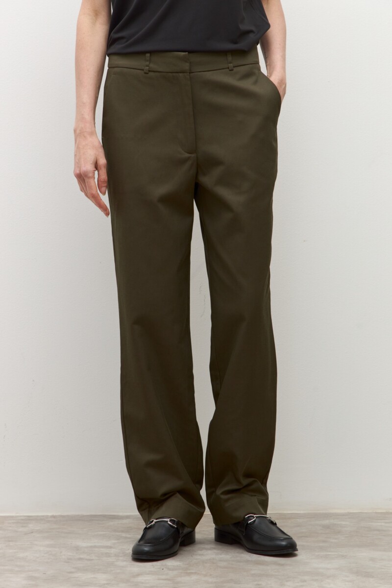 Pantalón clásico verde oliva