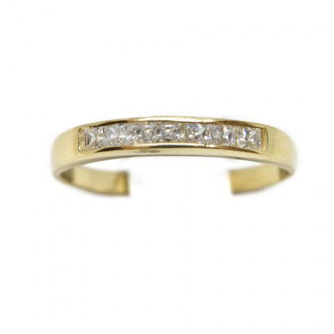 Anillo en Oro 9 Kilates y Zirconias Anillo en Oro 9 Kilates y Zirconias