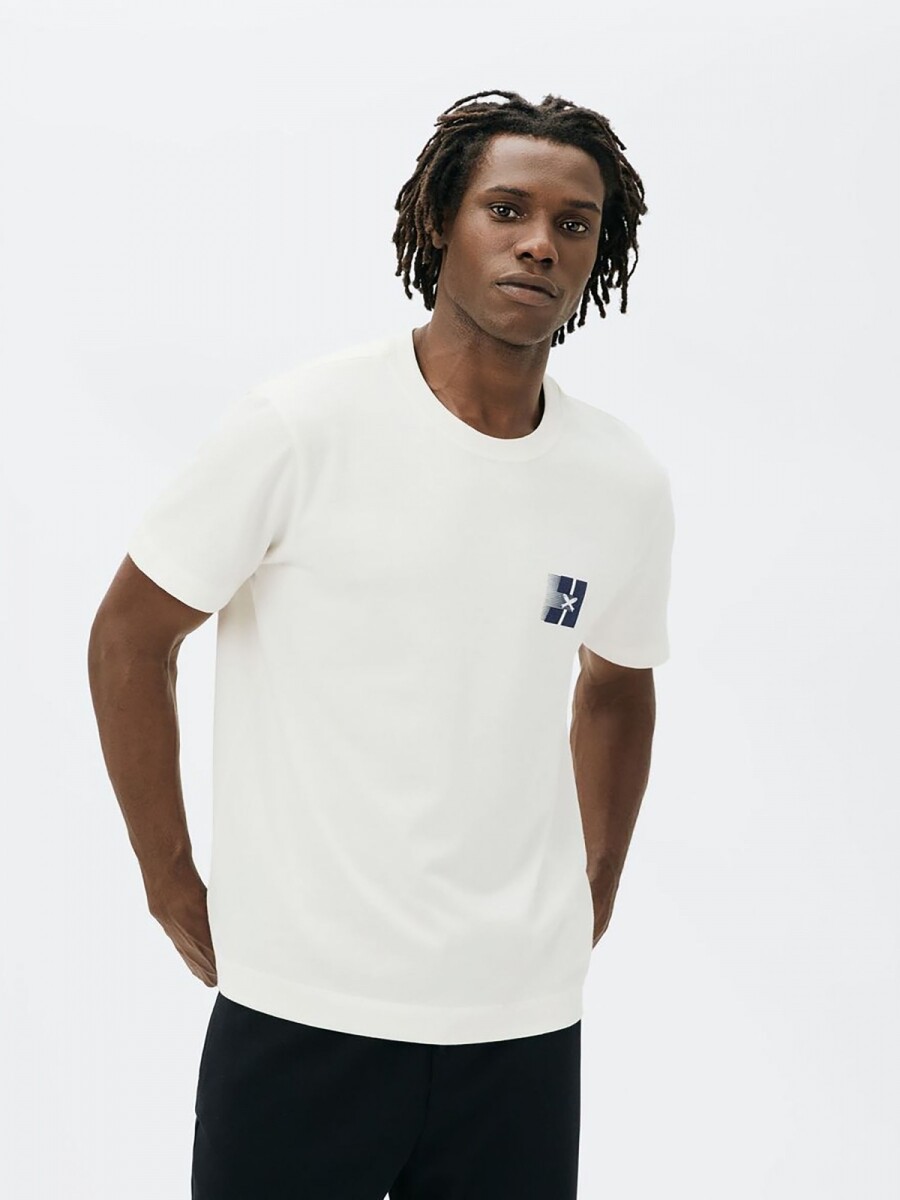 CAMISETA CON ESTAMPA MODELO REGULAR - BLANCO 