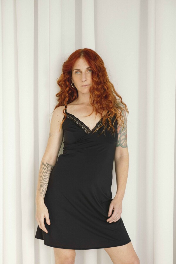Camisón Audrey ECO Lycra – Elegancia y comodidad Negro