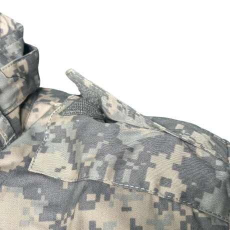 Camisa táctica con bolsillos y velcros Pixelado