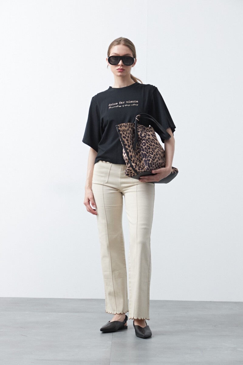 REMERA ALGARROBO Negro