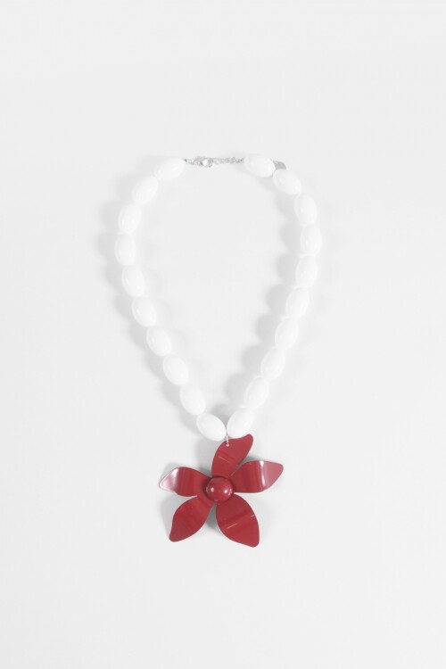 Collar flor acrílico bordo