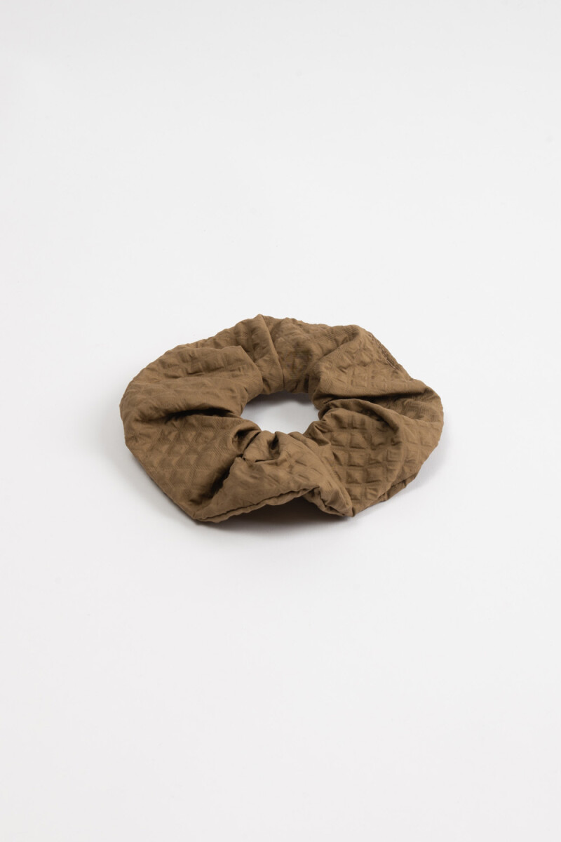 Scrunchie textura Tostado