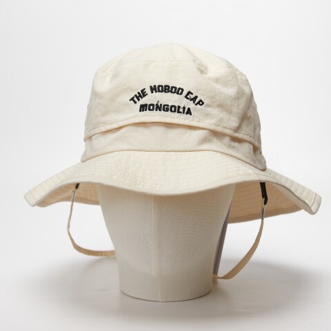 SOMBRERO DE PESCADOR BORDADO CON LETRAS - BEIGE SOMBRERO DE PESCADOR BORDADO CON LETRAS - BEIGE